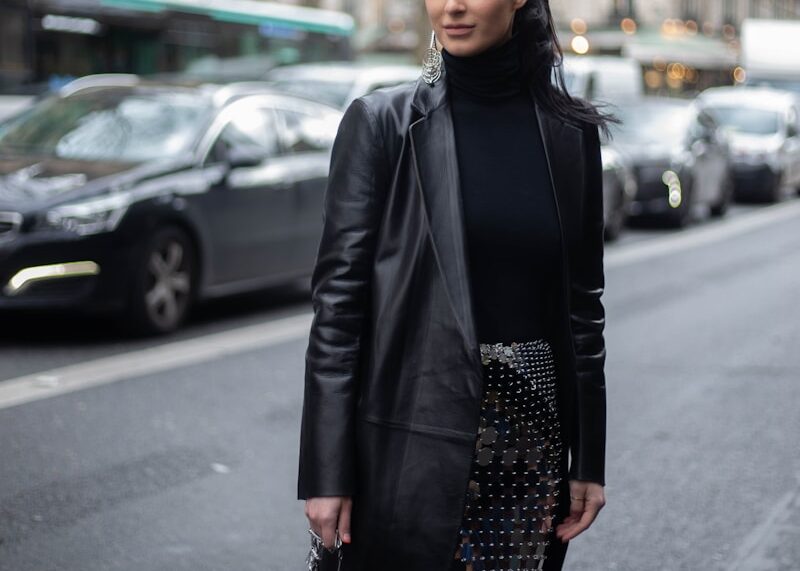 Leia mais sobre o artigo Jaqueta de Couro Feminina: Como Combinar com Diferentes Calçados