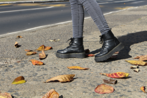 Leia mais sobre o artigo Como Adaptar Seu Estilo ao Clima: Dicas de Calçados