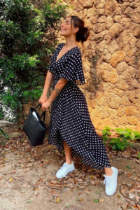 Leia mais sobre o artigo Como Combinar Tênis Branco com Diversos Looks