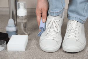 Leia mais sobre o artigo Guia Prático de Manutenção e Limpeza para Seus Calçados