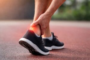 Leia mais sobre o artigo Tendinite do Tendão de Aquiles: causas, sintomas, tratamento e prevenção